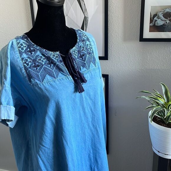 Old Navy Embroidered Short Sleeve Shift Dress - Picture 12 of 13